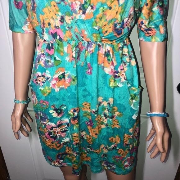 Everly Mini wrap dress Turquoise with floral design Small - Picture 3 of 8